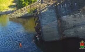 Полицейский спас тонувшего в реке мужчину в Карачеве