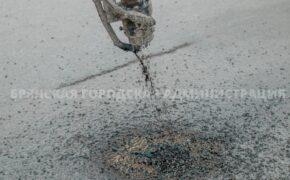 В понедельник в Брянске восстановили более 300 квадратных метров асфальта