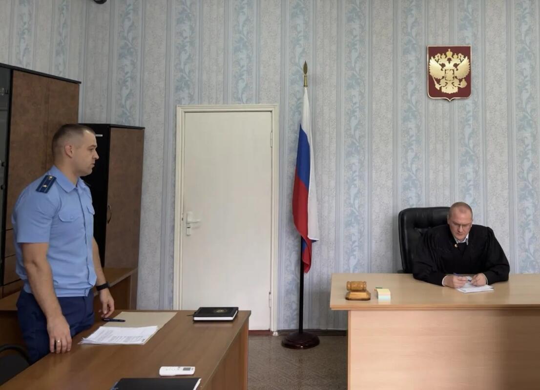 Брянский суд взыскал полмиллиона рублей с УК для провалившегося в лестницу ребёнка