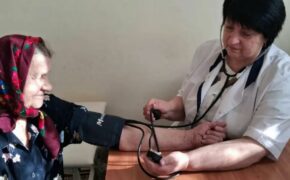 В брянском селе Лопазно прошла диспансеризация пожилых и маломобильных жителей