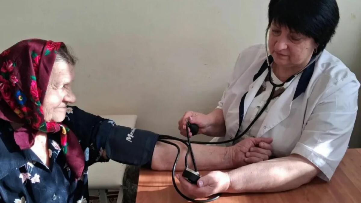 В брянском селе Лопазно прошла диспансеризация пожилых и маломобильных жителей