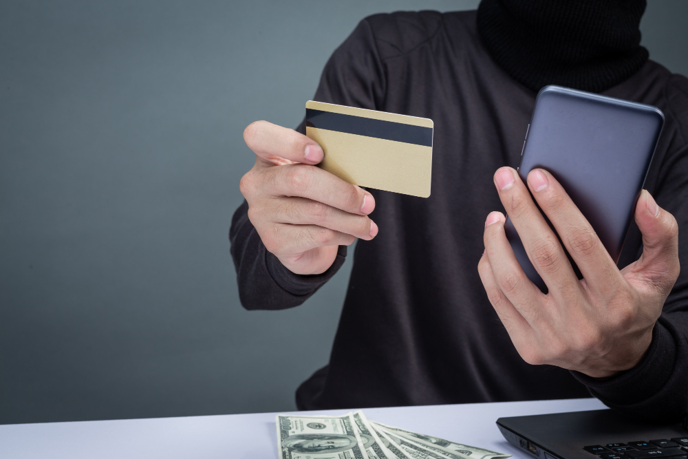 Лжебанкиры похитили свыше 10 миллионов рублей у брянцев за неделю