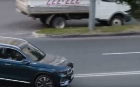 Жителя Брянска оштрафовали за попавшее в соцсети нарушение ПДД