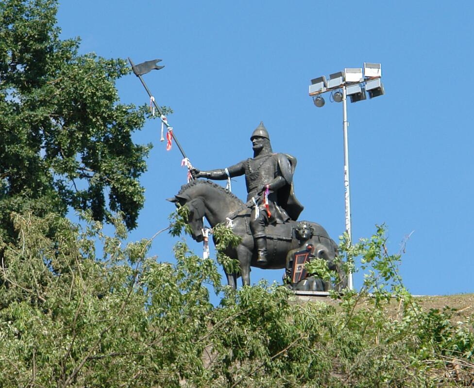 В Брянске на Покровской горе расчищают вид на памятник Тысячелетию города