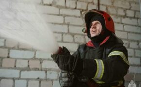 За выходные в Брянской области спасатели потушили 250 тюков сена и шесть мусорных очагов