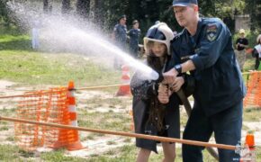Брянские спасатели провели день безопасности в лагере «Искорка»