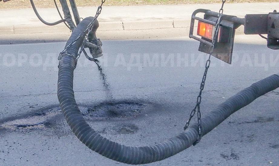 В Брянске за выходные отремонтировали более 630 квадратных метров асфальта