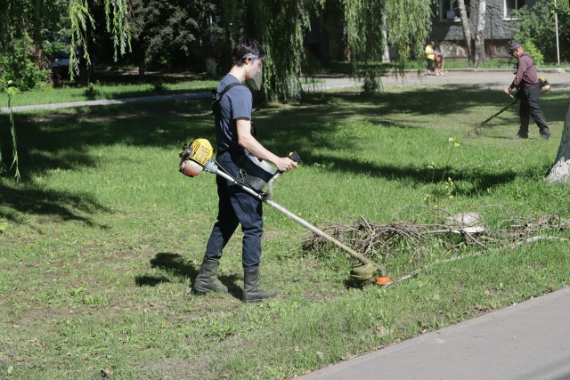 Свыше 127 тысяч кубометров травы скосили в Брянске за выходные