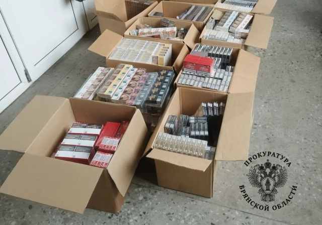 Двоих жителей Красной Горе суд оштрафовал за незаконный оборот сигарет