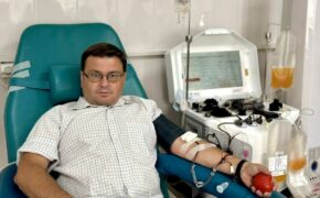 Зампред Общественной палаты Брянской области Артём Сухоломкин совершил юбилейную, 100-ю донацию крови
