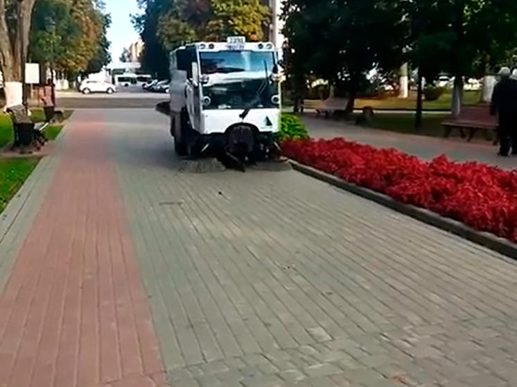 Брянские подметальные машины очистили городские улицы