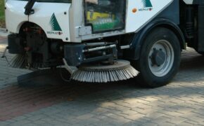 Подметально-вакуумные машины убрали более 36 улиц в Брянске за выходные дни
