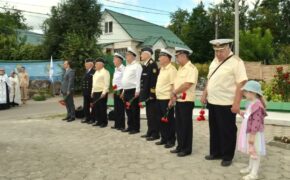 В Брянске почтили память экипажа атомного подводного крейсера «Курск»