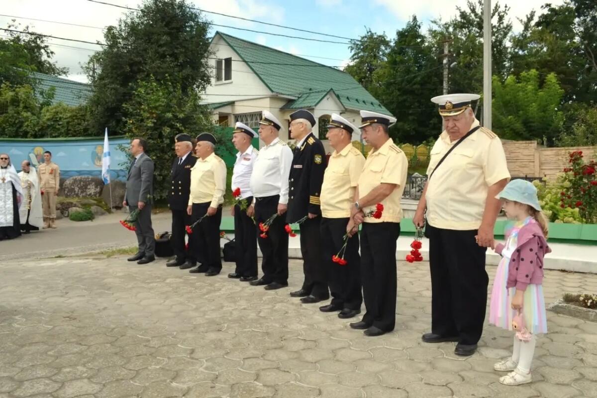 В Брянске почтили память экипажа атомного подводного крейсера «Курск»