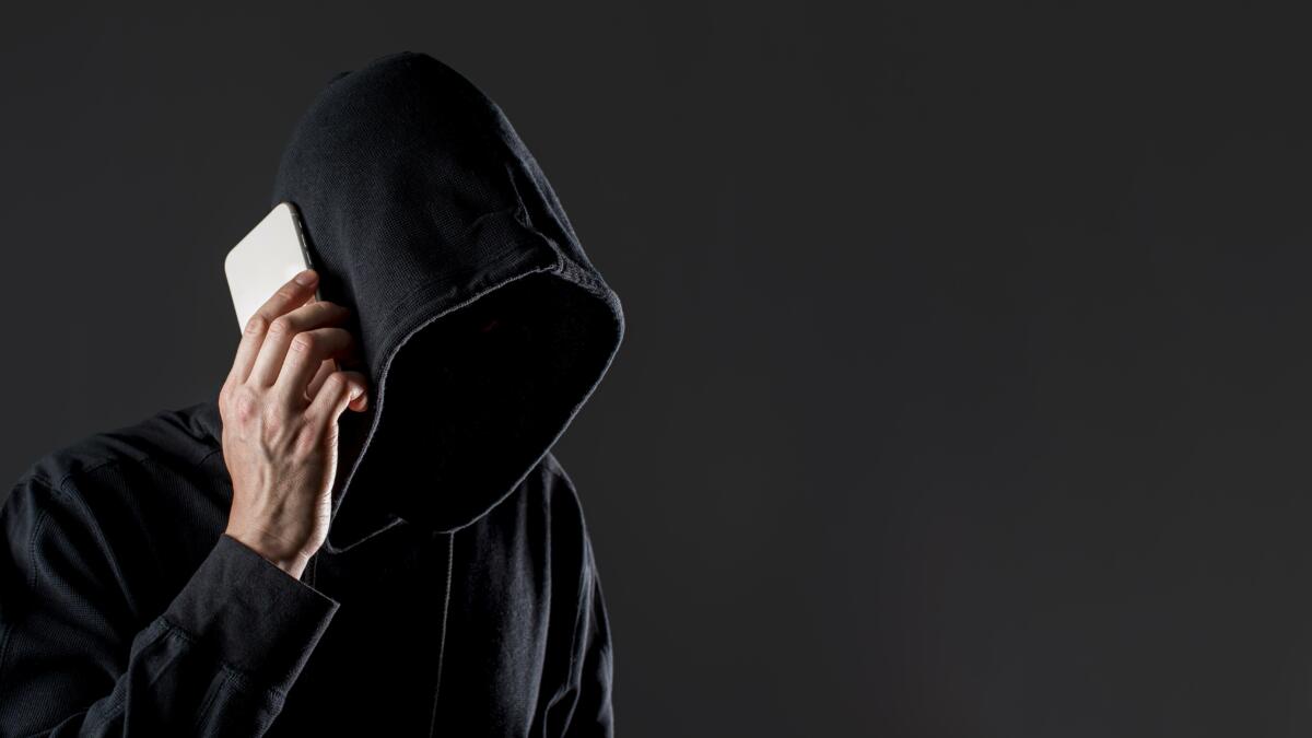 Мошенники звонят брянским абитуриентам с предложением заранее оплатить обучение