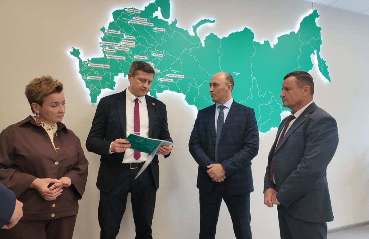 Связующий раствор: зачем глава региона приехал на цементный завод