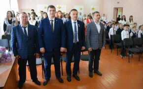 Врио замгубернатора Брянской области поздравил учеников Климовской школы № 1