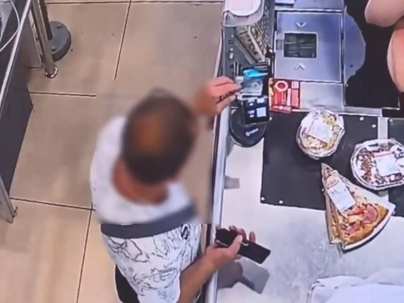 Полицейские задержали подозреваемого в краже денег с карты рецидивиста в Брянске