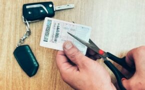Состоящего на диспансерном учёте брянца суд лишил водительских прав