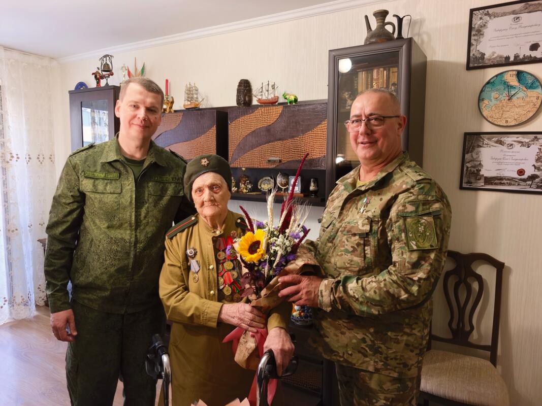 Брянские следователи поздравили ветерана войны со 103-летием