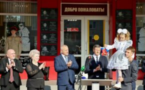 Торжественную линейку Любохонской школы посетил врио губернатора Брянской области