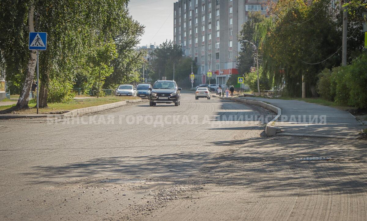 На улице Котовского в Брянске сняли старый асфальт с проезжей части