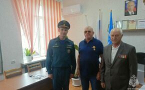 Ветерану пожарной охраны в Новозыбкове вручили памятную медаль