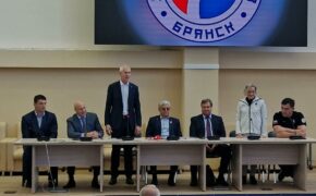 Легендарные спортсмены провели встречу с молодёжью в Брянске