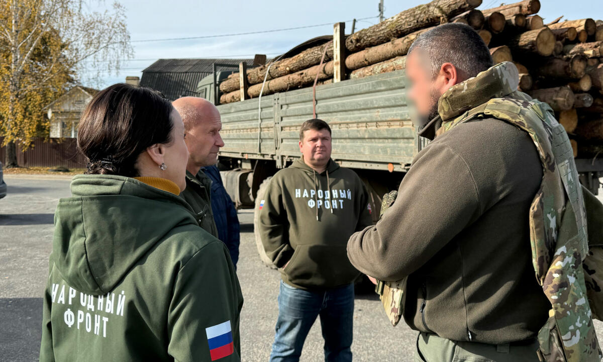 Представители Народного фронта доставили груз бойцам в приграничье