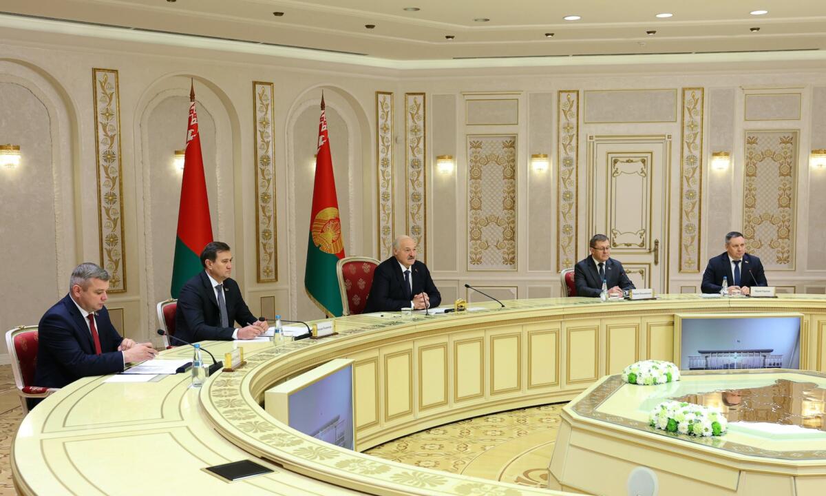 Президента Республики Беларусь встретился с губернатором Брянской области