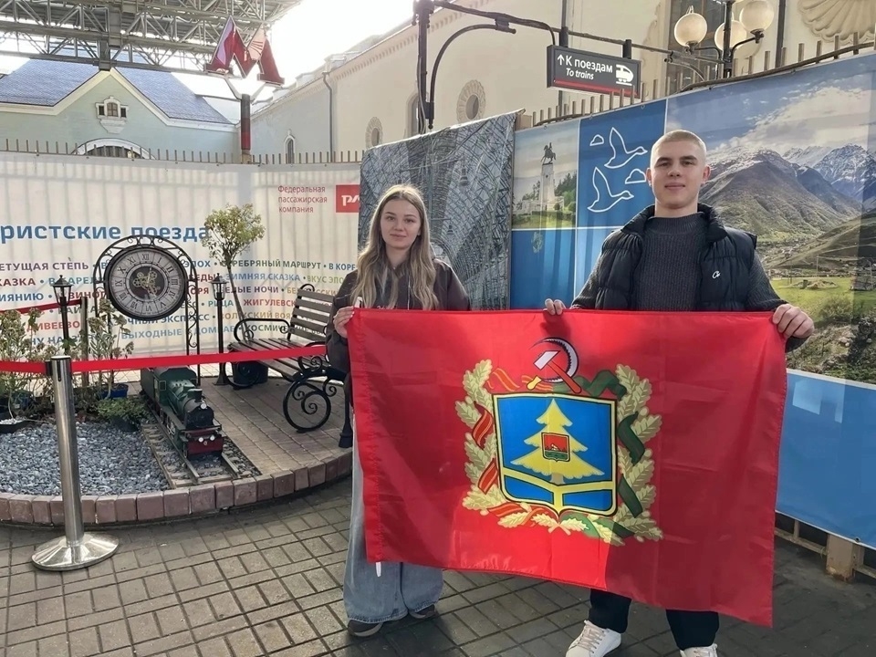 Брянские студенты поучаствовали во всероссийском бале амбассадоров «Профессионалитета»