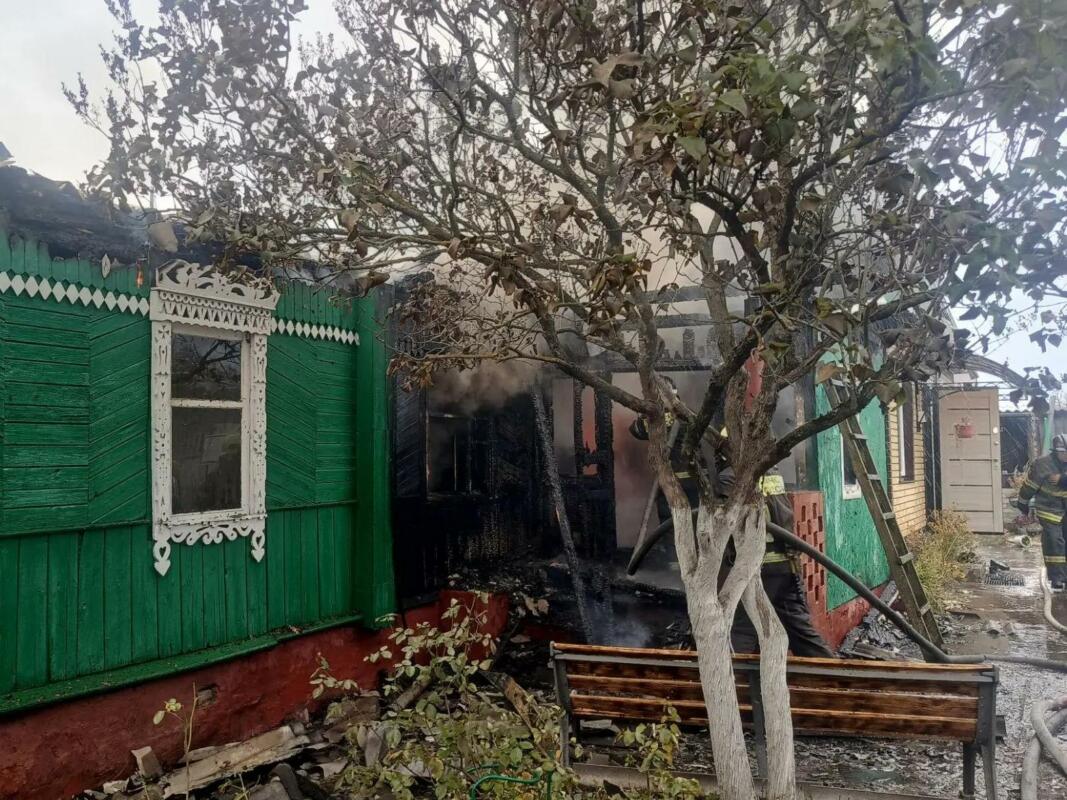 Жилой дом сгорел в Брянске в воскресенье