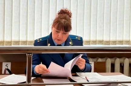 Суд оштрафовал жительницу Погарского района за кражу телефона