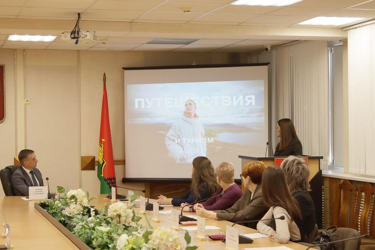 100 отделений «Движения Первых» работают в Брянске