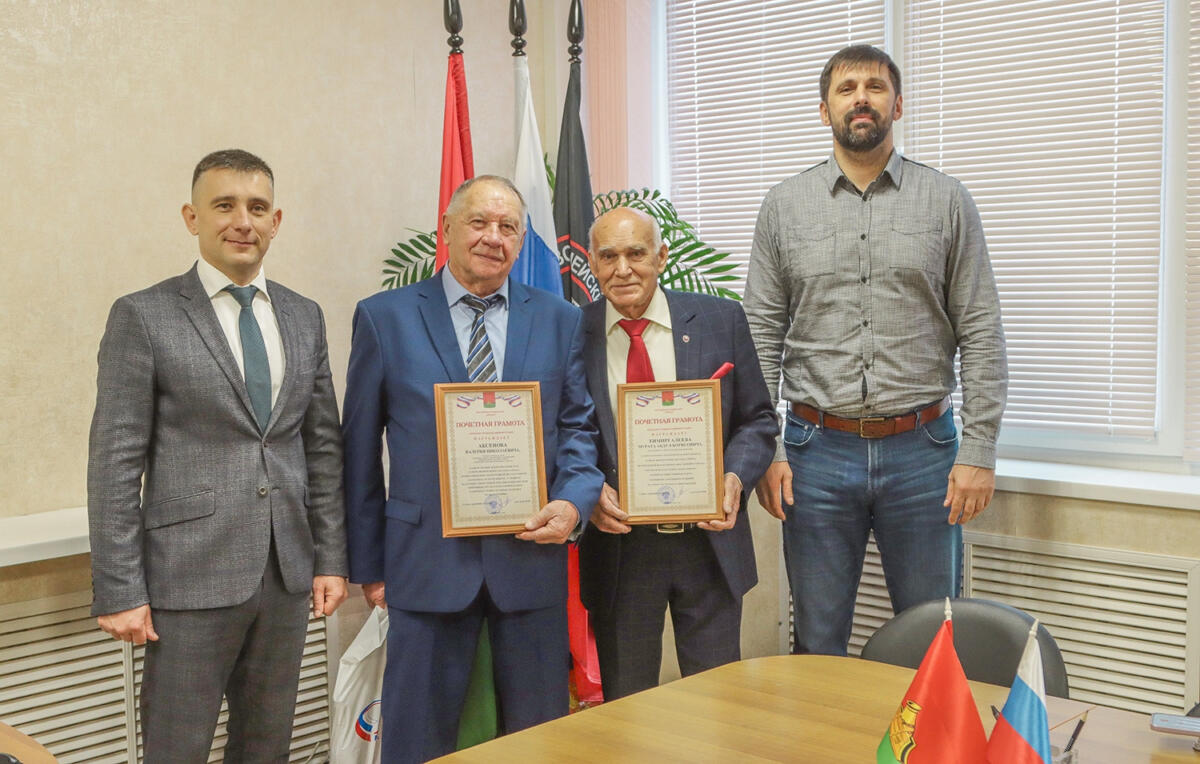 Почётные грамоты от главы и мэра Брянска получили два ветерана спорта