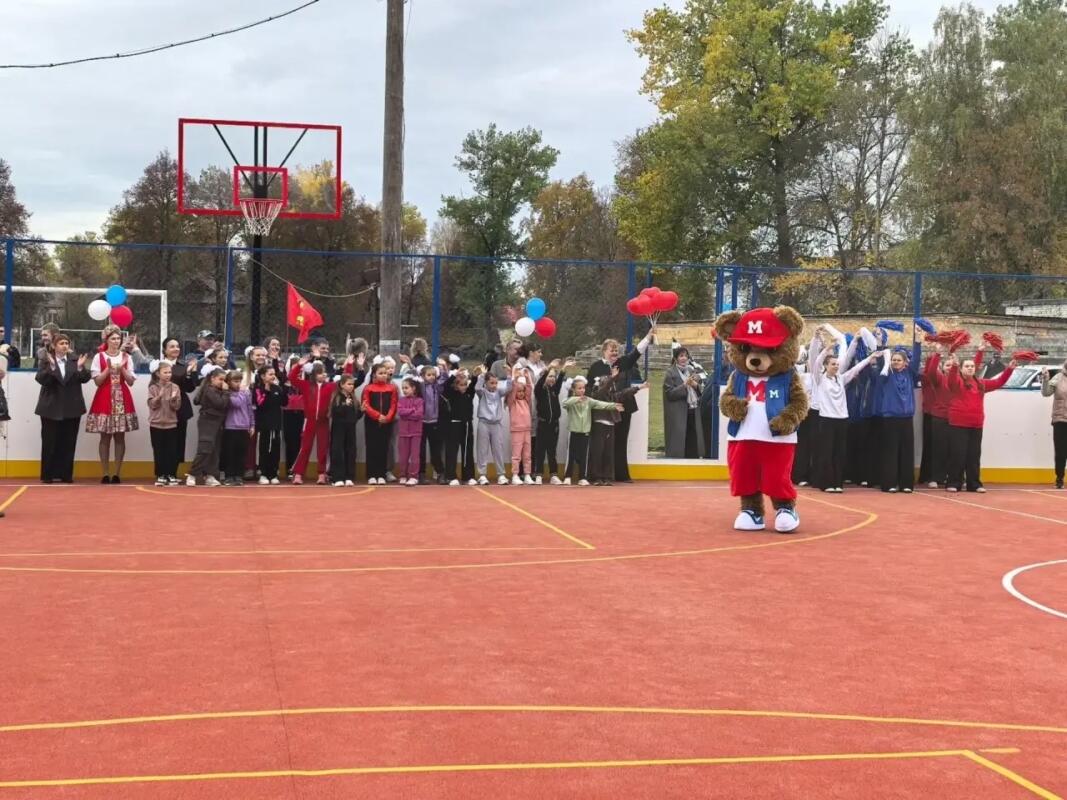 «Умную» спортивную площадку открыли в посёлке Ивот