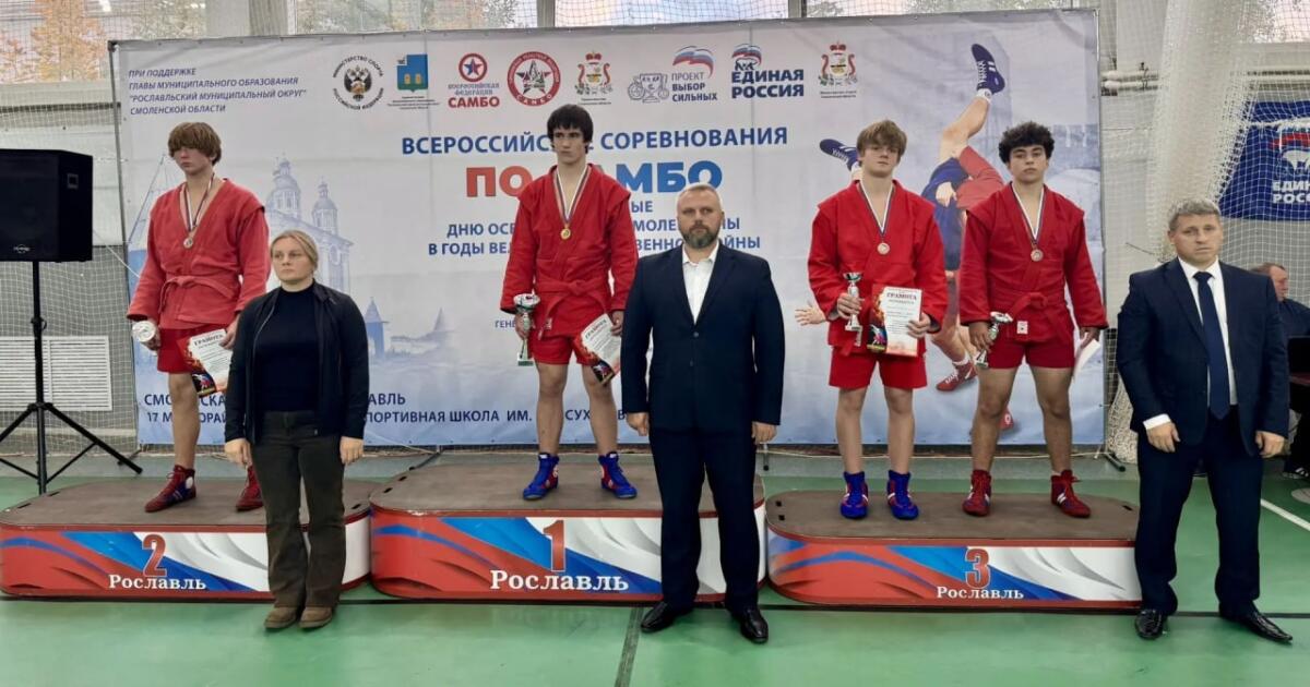 Брянские самбисты привезли три медали с турнира в Рославле