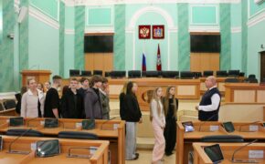 Школьники из Навли побывали на экскурсии в Брянской областной Думе