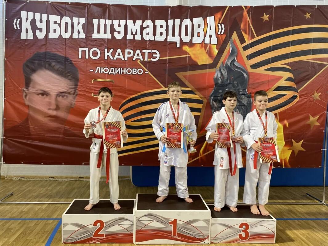 Юные каратисты из Брянска привезли девять наград из Людиново