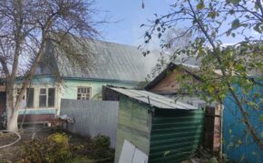 Жилой дом потушили спасатели в Брянске в субботу