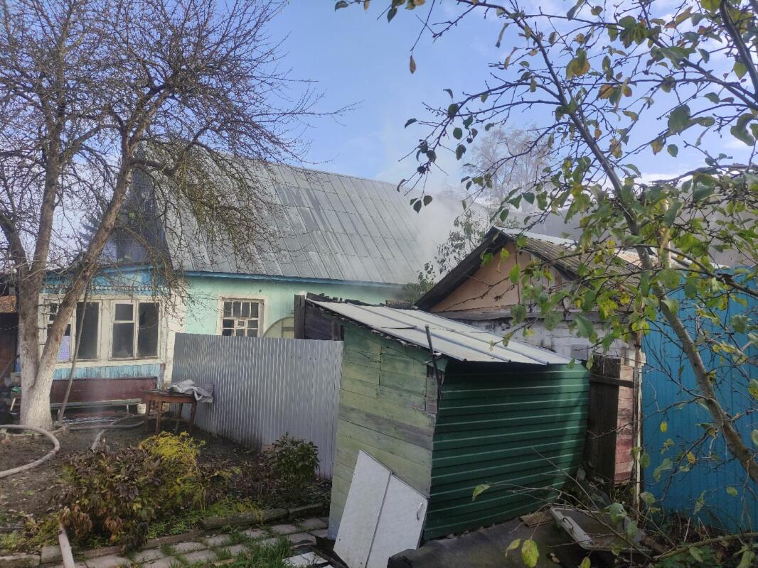 Жилой дом потушили спасатели в Брянске в субботу