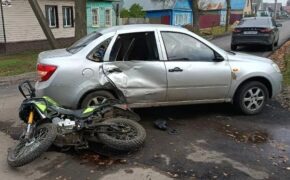 Байкер без прав пострадал в аварии в Севске накануне