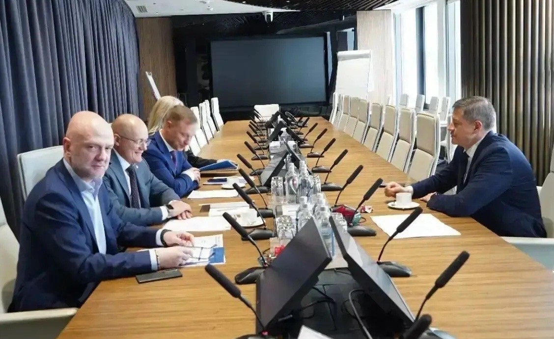 Брянский губернатор встретился с представителями руководства «Газпромбанка»