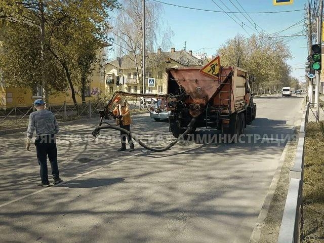 Более 160 квадратных метров асфальта выровняли брянские дорожники за день
