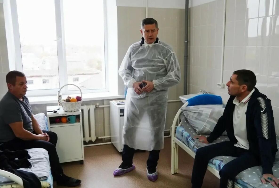 Брянский губернатор навестил в больнице пассажиров атакованного автобуса