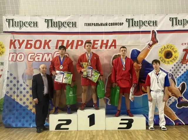 Шесть наград завоевали брянские самбисты на всероссийском турнире
