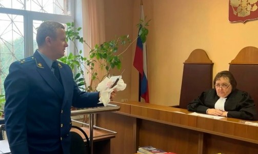 72-летнего брянца суд отправил в колонию за нападение с ножом на приятеля