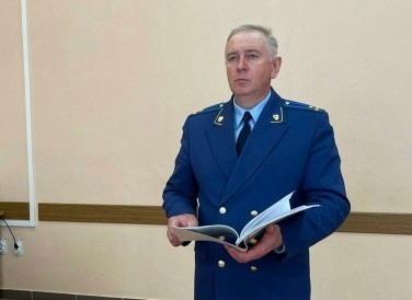 Брянский суд обязал работодателя заплатить лишившемуся ноги подростку